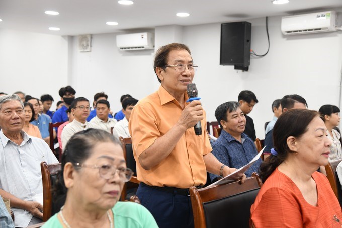 Cử tri nêu ý kiến tại hội nghị