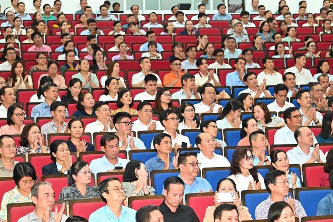 Cán bộ, công chức TPHCM dự lớp bồi dưỡng về công tác kiểm tra, giám sát năm 2025 của TPHCM. (Ảnh: VIỆT DŨNG)