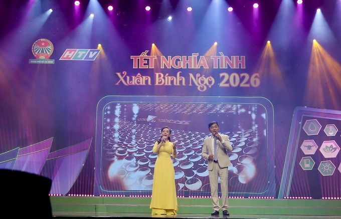 NSND Tấn Giao v&agrave; NSƯT Ngọc Kiều Oanh biểu diễn tiết mục t&acirc;n cổ 