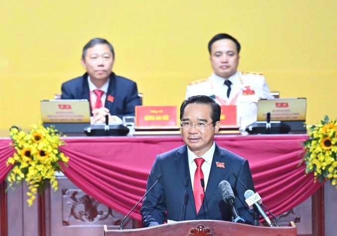 Đồng chí Nguyễn Văn Được trình bày tóm tắt Báo cáo chính trị