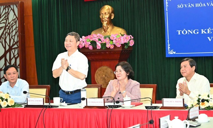 C&aacute;c đồng ch&iacute; chủ tr&igrave; hội nghị. (Ảnh: SGGP)