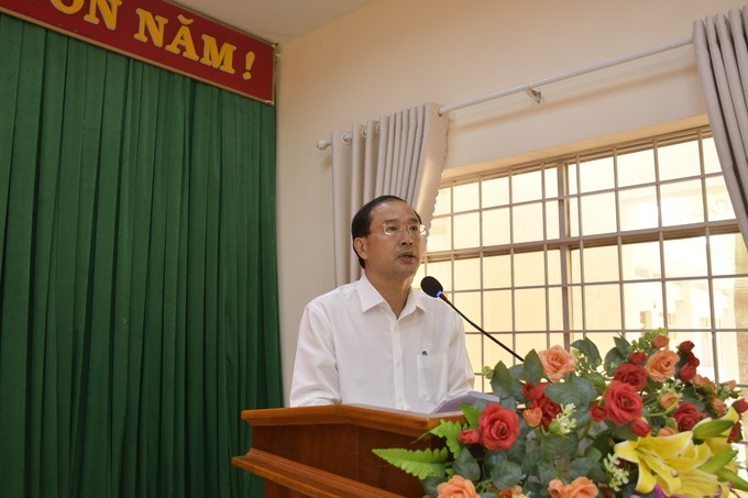 Đồng chí Nguyễn Tấn Bản, Bí thư Đảng ủy phường phát biểu tại hội nghị