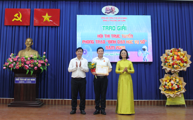 Ông Lê Văn Tuấn, khu phố 11 giành giải nhất hội thi “Bình dân học vụ số” năm 2025 phường Linh Xuân. (Ảnh: SGGP)