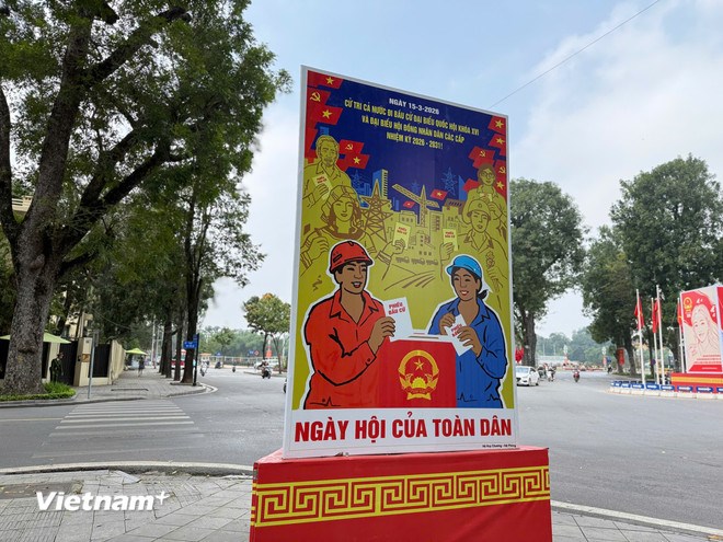Những cụm pano tuyên truyền về Ngày bầu cử. (Ảnh: Vietnam+)