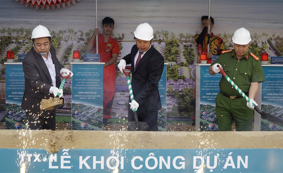 Sáng 19/12/2025, ỉnh Gia Lai tổ chức Lễ khởi công Dự án điểm số 2 (2-2) Khu du lịch biển Nhơn Lý-Cát Tiến thuộc Khu kinh tế Nhơn Hội, xã Ngô Mây. Đây là một trong những công trình, dự án quan trọng chào mừng Đại hội đại biểu toàn quốc lần thứ XIV của Đảng tại tỉnh Gia Lai. (Ảnh: TTXVN)