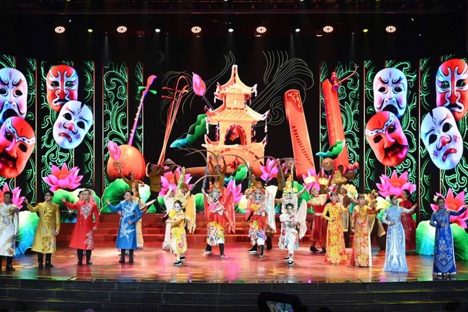 Tiết mục biểu diễn nghệ thuật truyền thống tại hội nghị. (Ảnh: SGGP)