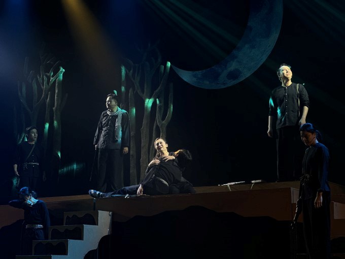 Một ph&acirc;n cảnh trong vở kịch Kh&aacute;t vọng b&igrave;nh y&ecirc;n