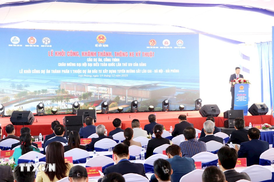 Quang cảnh lễ khởi công Tuyến đường sắt Lào Cai-Hà Nội-Hải Phòng đoạn qua địa bàn thành phố Hải Phòng có tổng chiều dài 110 km, đi qua 23 xã, phường, đặc khu; Tổng kinh phí là 16.318 tỷ đồng. (Ảnh: TTXVN)