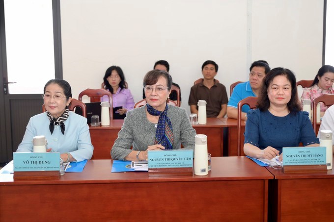 Các đồng chí nguyên lãnh đạo TPHCM và cán bộ nữ TPHCM dự buổi họp mặt. (Ảnh: SGGP)