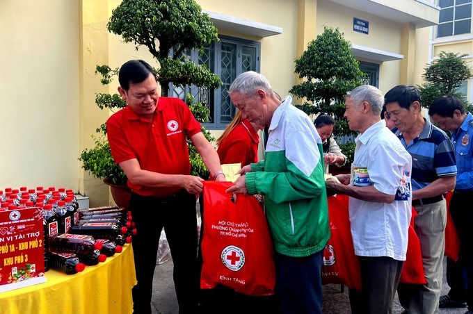 Tổng gi&aacute; trị qu&agrave; tặng của phi&ecirc;n 