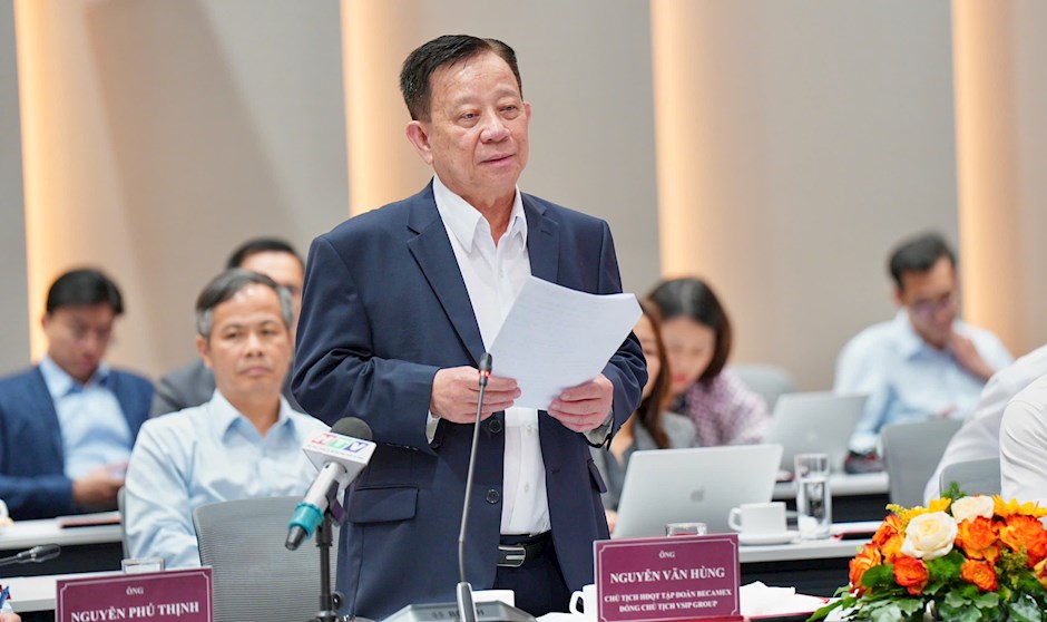 Chủ tịch HĐQT Tập đo&agrave;n Becamex Nguyễn Văn H&ugrave;ng ph&aacute;t biểu tại buổi khảo s&aacute;t.