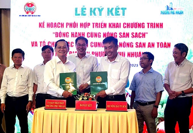Hội N&ocirc;ng d&acirc;n TPHCM v&agrave; UBND phường Ph&uacute; Nhuận k&yacute; kết chương tr&igrave;nh 
