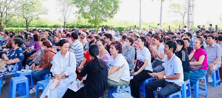 Người dân tham dự hội nghị