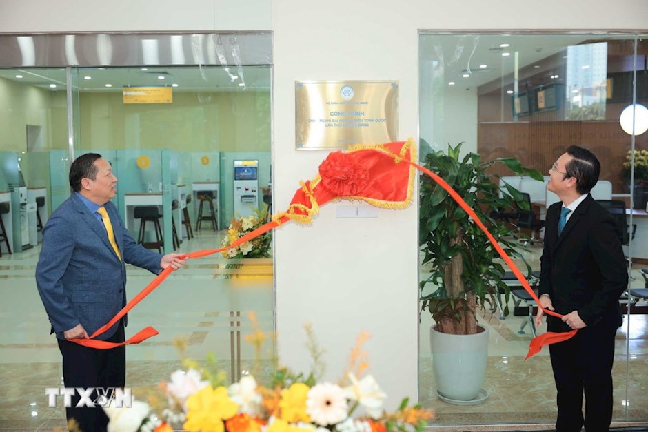 Sáng 19/12/2025, tại xã Tu Bông, Ủy ban Nhân dân tỉnh Khánh Hòa tổ chức Lễ khởi công Dự án Khu tái định cư Vạn Thắng giai đoạn 1, công trình trọng điểm chào mừng Đại hội đại biểu toàn quốc lần thứ XIV của Đảng. Dự án có tổng vốn đầu tư hơn 1.385 tỷ đồng, triển khai trên diện tích hơn 70 ha, góp phần ổn định đời sống người dân và thúc đẩy phát triển kinh tế-xã hội địa phương. (Ảnh: TTXVN)