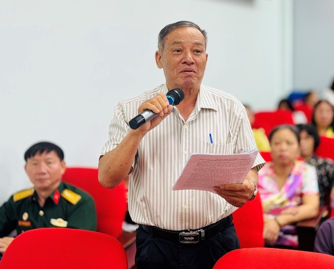 Cử tri phường Cầu Kiệu góp ý tại buổi tiếp xúc cử tri ngày 9/3