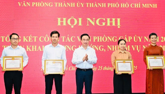 C&aacute;c tập thể được tuy&ecirc;n dương, khen thưởng tại hội nghị