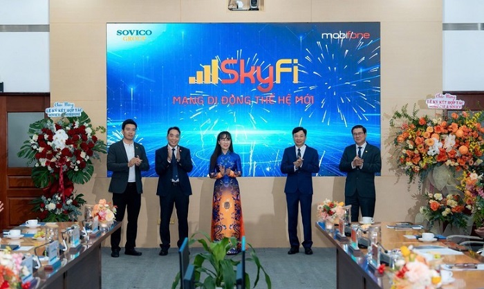Lãnh đạo MobiFone và Sovico thực hiện nghi thức bấm nút khởi động dịch vụ Skyfi