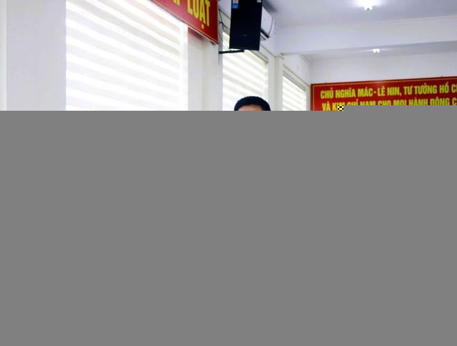 Cử tri phường Móng Cái 2, tỉnh Quảng Ninh nêu ý kiến tại buổi tiếp xúc. (Ảnh: Thu Hằng/TTXVN phát) ttxvn-pho-chu-tich-quoc-hoi-vu-hong-thanh-tiep-xuc-cu-tri-quang-ninh-0410-2.jpg