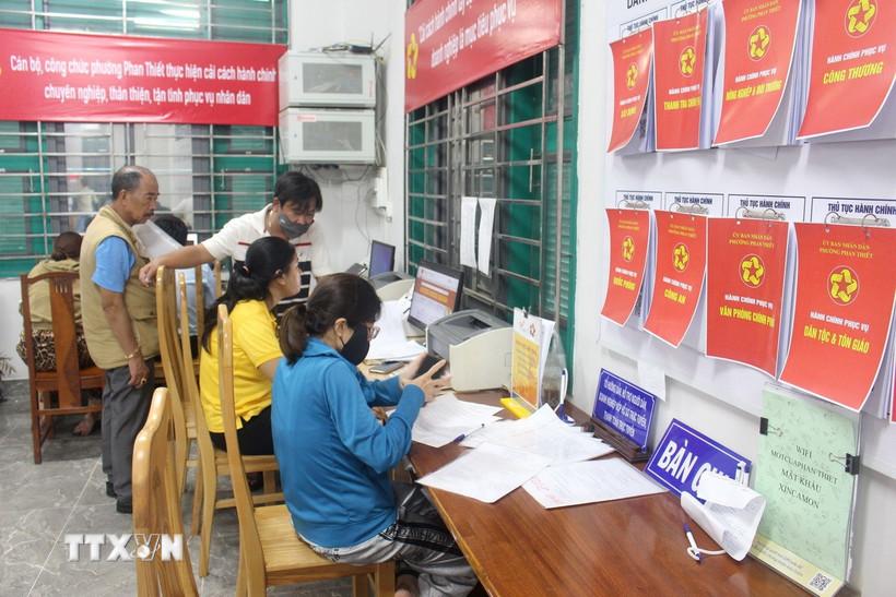 Các địa phương đang triển khai nhiều sáng kiến nhằm phục vụ ngày càng tốt hơn nhu cầu của người dân và doanh nghiệp. (Ảnh: Hồng Hiếu/TTXVN)