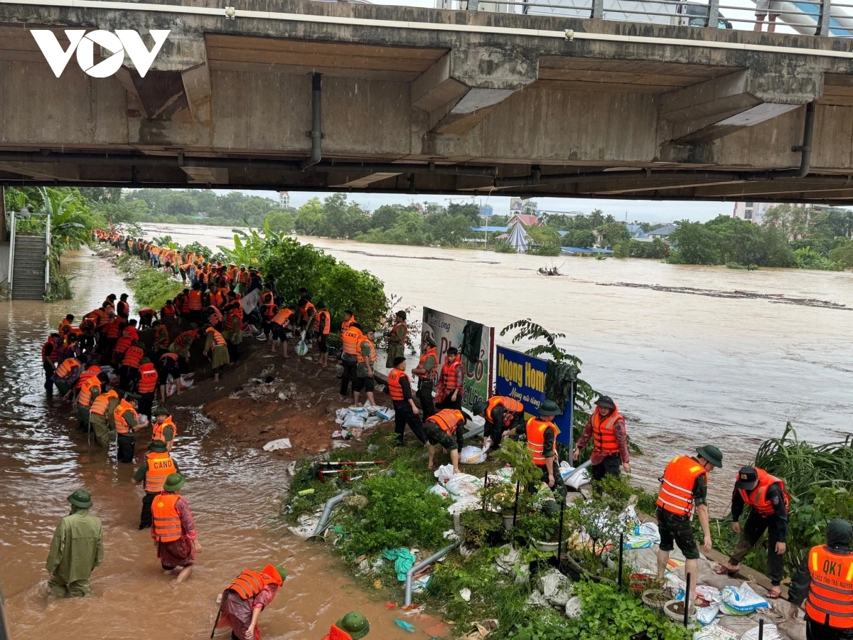 mua lon ky luc, thai nguyen khan cap gia co de va so tan nguoi dan hinh anh 2