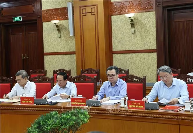 q1sbwr72cmnzkcniw7a-_potal-tong-bi-thu-chu-tich-nuoc-to-lam-lam-viec-voi-ban-chinh-sach-chien-luoc-trung-uong-stand-735.jpg.avif