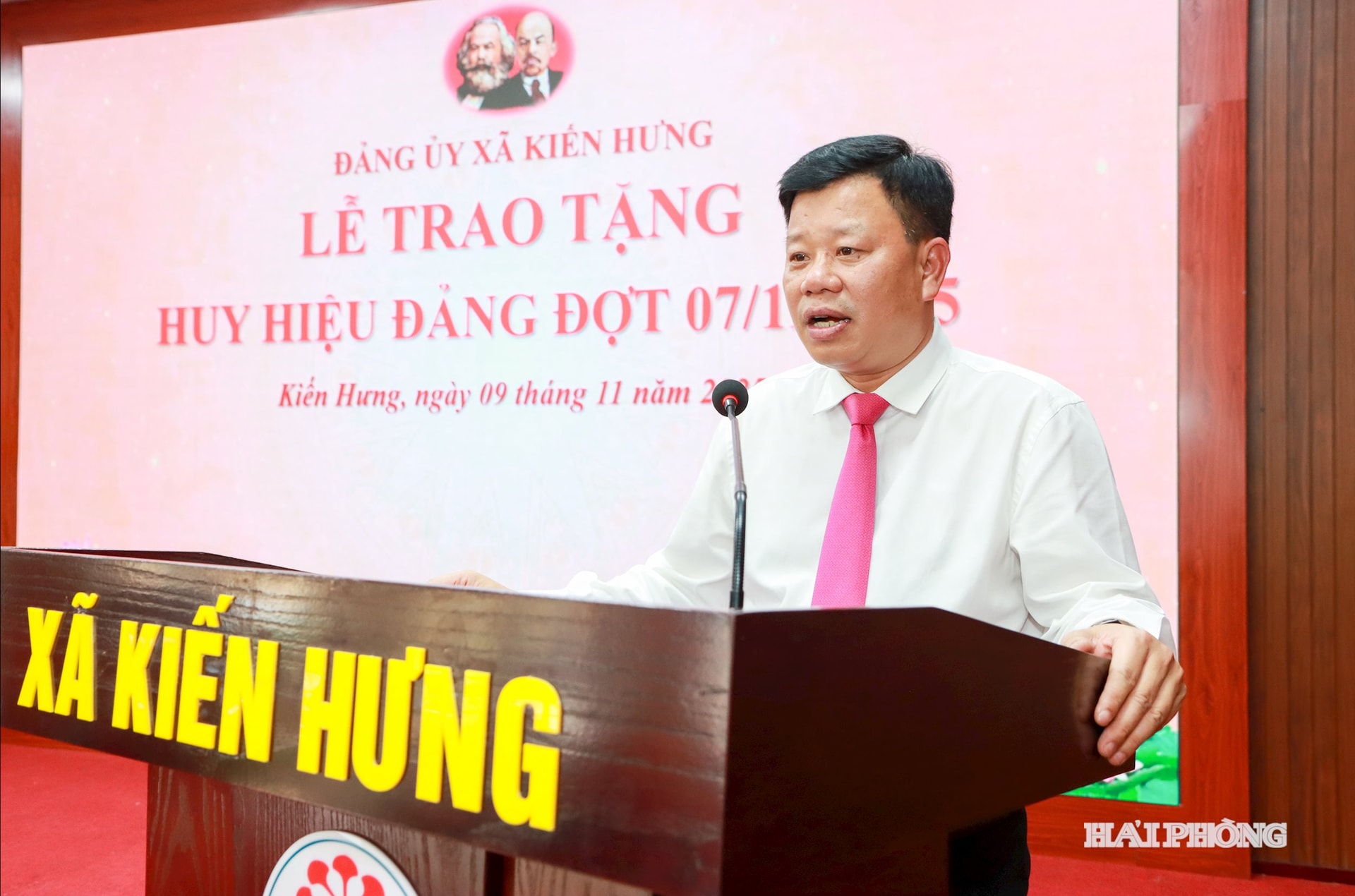 Đồng chí Lê Trung Kiên, Ủy viên Ban Thường vụ Thành ủy, Phó chủ tịch UBND thành phố, Trưởng ban quản lý Khu kinh tế Hải Phòng phát biểu