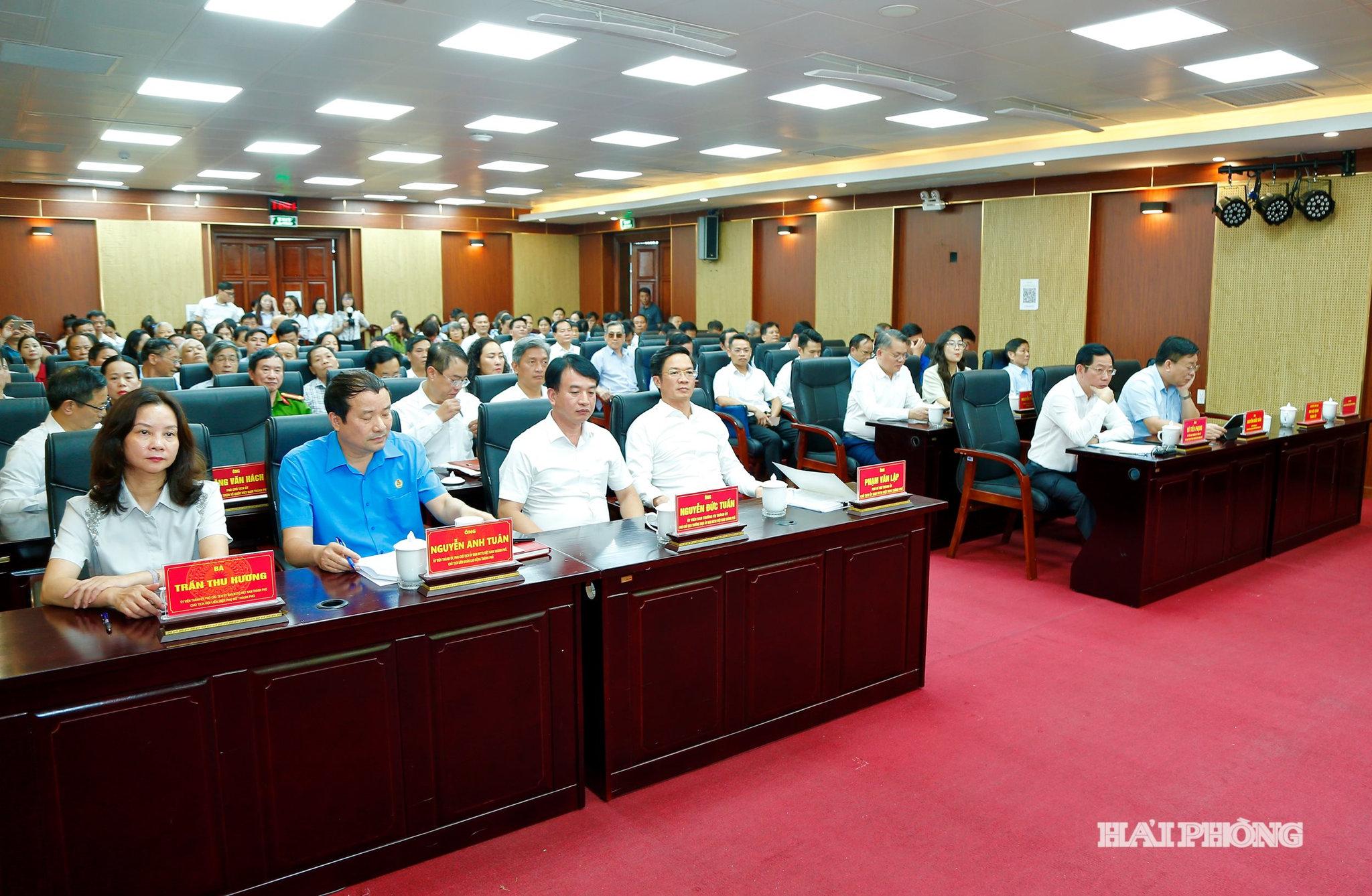 Các đại biểu dự hội nghị