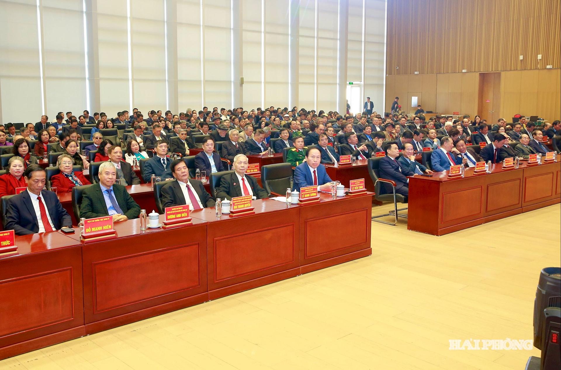 Đồng chí Lê Tiến Châu, Uỷ viên Trung ương Đảng, Bí thư Thành uỷ, Trưởng đoàn đại biểu Quốc hội Hải Phòng; Lê Ngọc Châu, Uỷ viên Trung ương Đảng, Phó bí thư Thành uỷ, Chủ tuchj UBND thành phố cùng các đồng chí lãnh đạo thành phố, nguyên lành đạo thành phố dự Lễ kỷ niệm Ngày thành lập Đảng 3-2 .