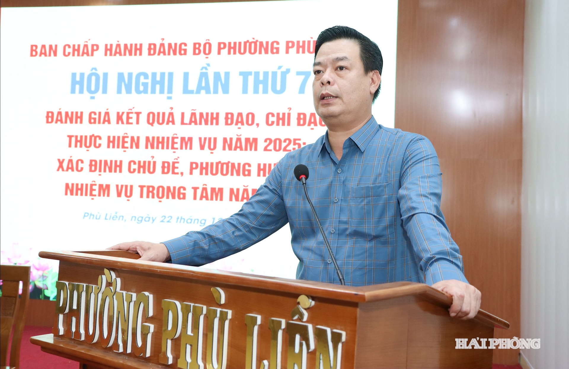 đồng ch&iacute; Phạm Văn Th&eacute;p - Ủy vi&ecirc;n Ban Thường vụ Th&agrave;nh ủy, Trưởng ban Ban Quản l&yacute; khu kinh tế Hải Ph&ograve;ng ph&aacute;t biểu tại hội nghị