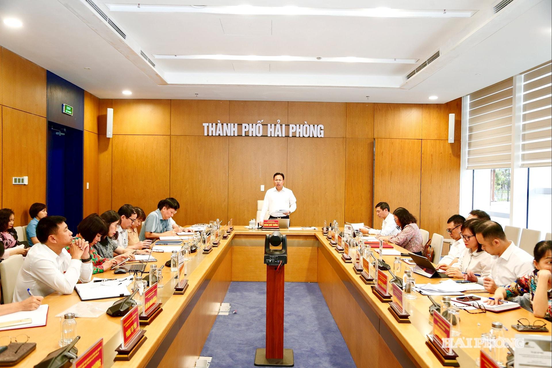 Đồng chí Hoàng Quốc Thưởng, Uỷ viên ban Thường vụ Thành ủy, Phó bí thư Thường trực Đảng ủy các cơ quan Đảng thành phố phát biểu chỉ đạo tại hội nghị.