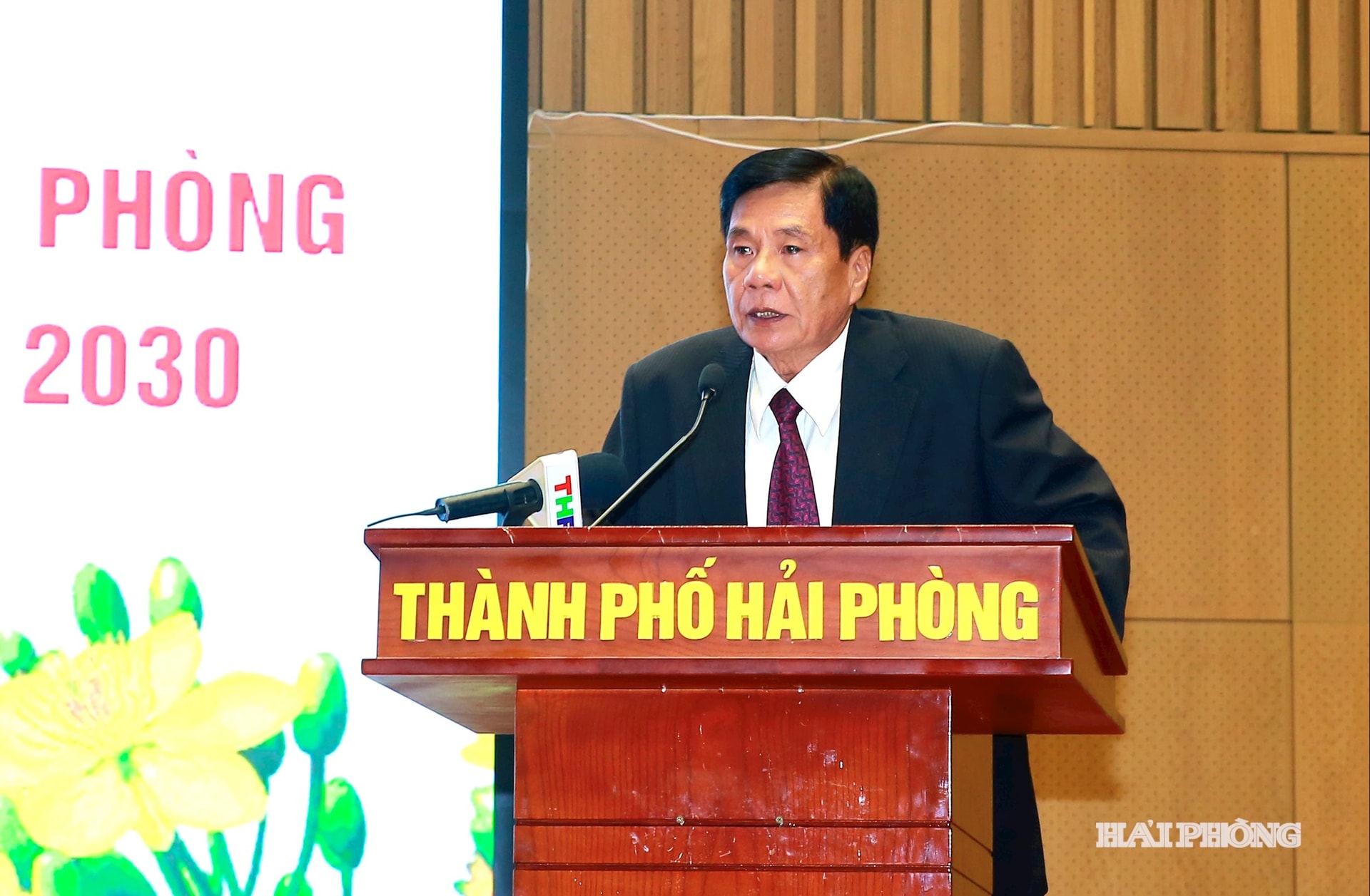Đồng chí Bùi Thanh Quyến, nguyên Uỷ viên Trung ương Đảng, nguyên Bí thư Tỉnh uỷ, nguyên Trưởng đoàn đại biểu Quốc hội tỉnh Hải Dương phát biểu ý kiến.
