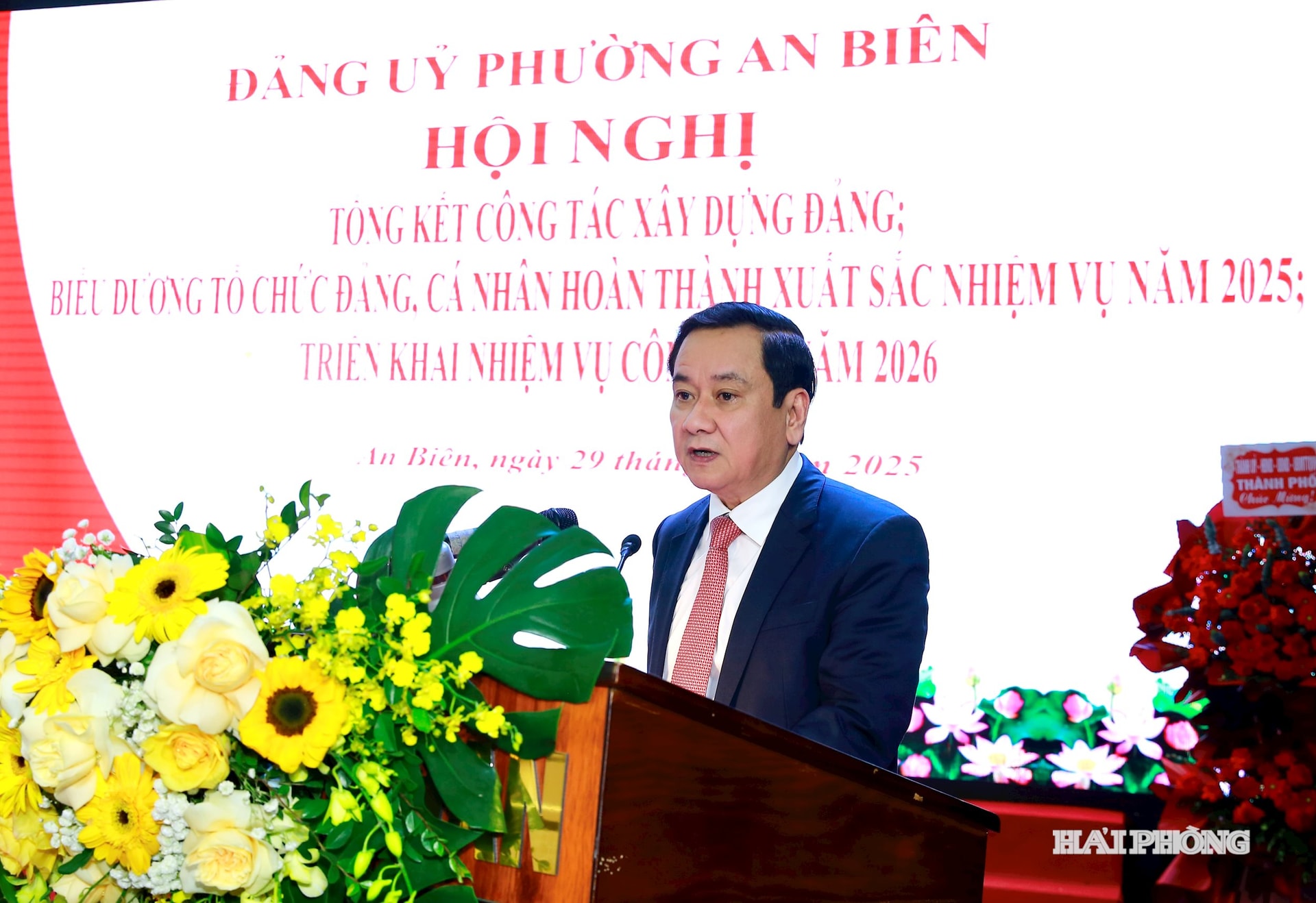 Đồng ch&iacute; Nguyễn Văn Th&agrave;nh, B&iacute; thư Đảng uỷ, Chủ tịch HĐND phường ph&aacute;t biểu tiếp thu &yacute; kiến chỉ đạo v&agrave; triển khai nhiệm vụ năm 2026.