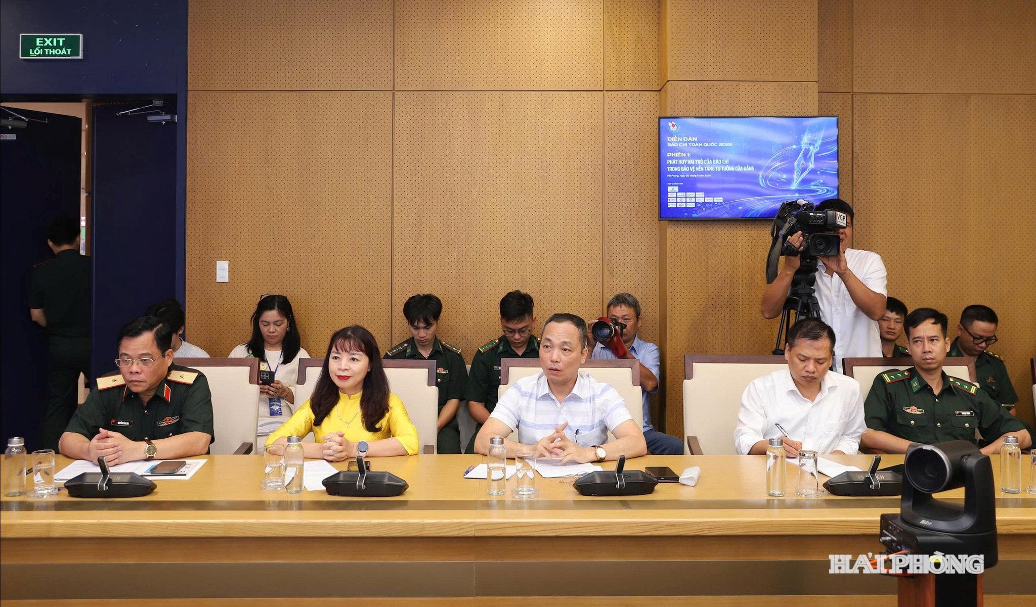 Các đại biểu tham gia phiên thảo luận 2