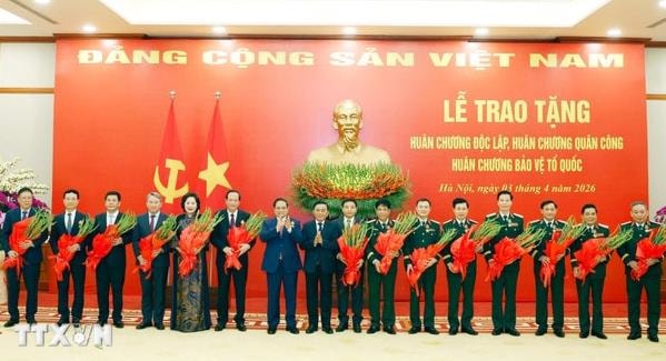 media.vietnamplus.vn-images-49c2f615bb00952ade5b879c6d641046087b03a657fef7c6ce0a7d7f2874914ed48c4eef8af84daf5bd9df7e3a1673f3863040be463fdc00af92429c2d781259-_ttxvn-trao-tang-huan-chuong-doc-lap(1).jpg
