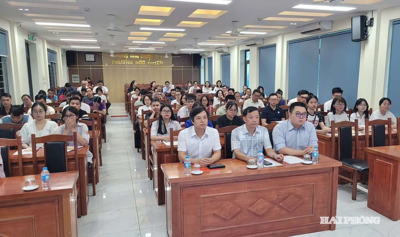 chinh-tri.jpg