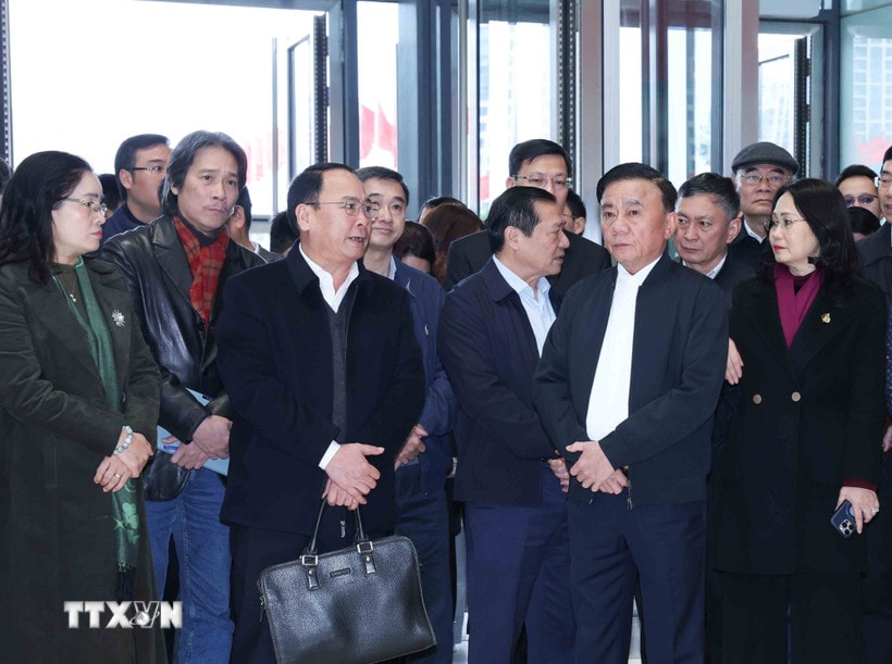 Thường trực Ban B&iacute; thư Trần Cẩm T&uacute; kiểm tra c&ocirc;ng t&aacute;c chuẩn bị Đại hội đại biểu to&agrave;n quốc lần thứ XIV của Đảng tại Trung t&acirc;m Hội nghị Quốc gia. (Ảnh: Phương Hoa/TTXVN)