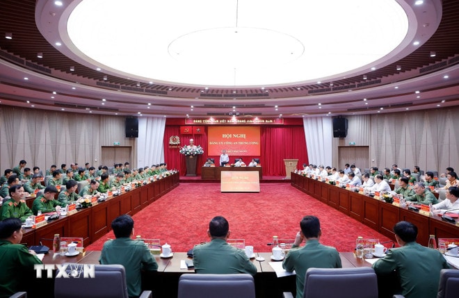 Toàn cảnh hội nghị. (Ảnh: Thống Nhất/TTXVN) ttxvn-tong-bi-thu-to-lam-du-hoi-nghi-dang-uy-cong-an-trung-uong-5.jpg