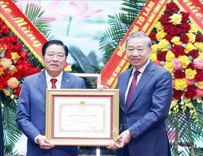 Ch&uacute; th&iacute;ch ảnh