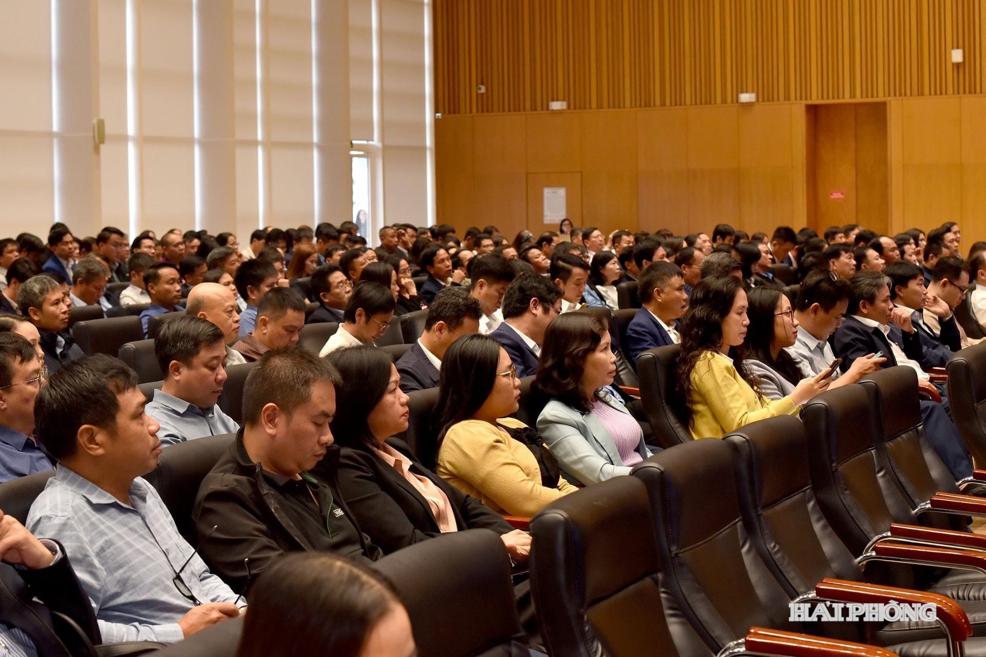 Các đại biểu dự hội nghị.