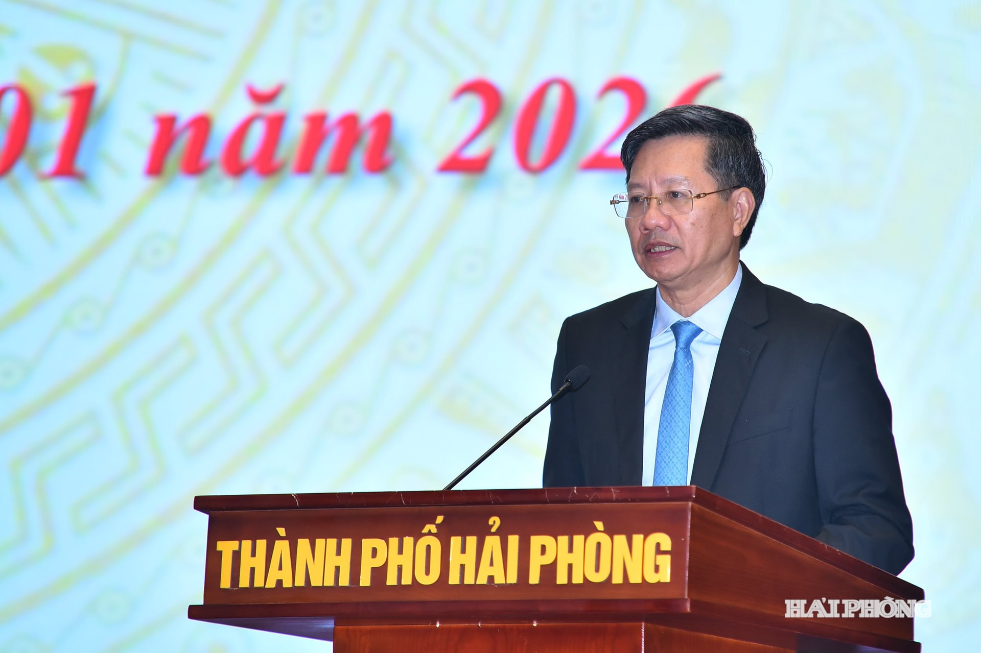 Đồng ch&iacute; L&ecirc; Anh Qu&acirc;n, Ph&oacute; chủ tịch Thường trực UBND th&agrave;nh phố ph&aacute;t biểu tại hội nghị.