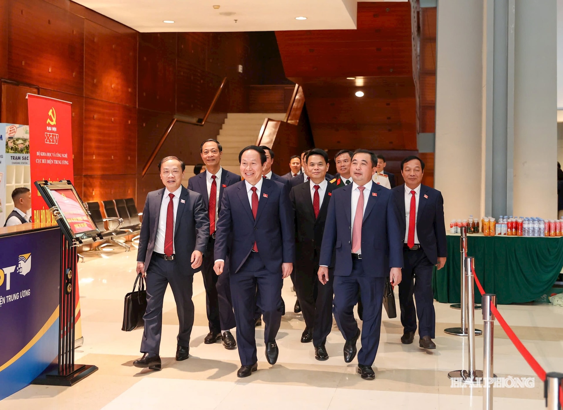 Đồng ch&iacute; L&ecirc; Tiến Ch&acirc;u, Ủy vi&ecirc;n Trung ương Đảng, B&iacute; thư Th&agrave;nh uỷ, Trưởng Đo&agrave;n đại biểu Quốc hội th&agrave;nh phố Hải Ph&ograve;ng, Trưởng Đo&agrave;n đại biểu Đảng bộ th&agrave;nh phố Hải Ph&ograve;ng c&ugrave;ng c&aacute;c đại biểu dự Đại hội. Ảnh: L&Ecirc; DŨNG