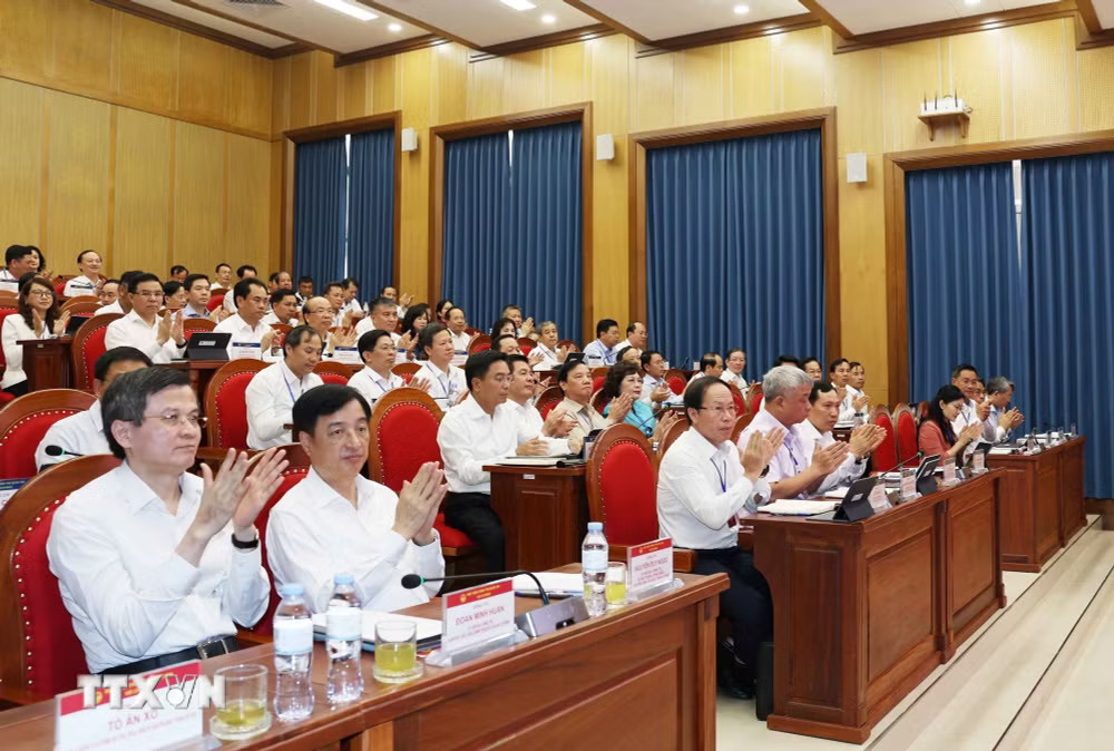 Các đại biểu và học viên tham dự Chương trình bồi dưỡng, cập nhật kiến thức đối với Ủy viên Ban Chấp hành Trung ương Đảng khóa XIV (Lớp thứ hai). (Ảnh: Thống Nhất/TTXVN) ttxvn-tong-bi-thu-chu-tich-nuoc-truyen-dat-chuyen-de-ve-lanh-dao-chien-luoc-3.jpg