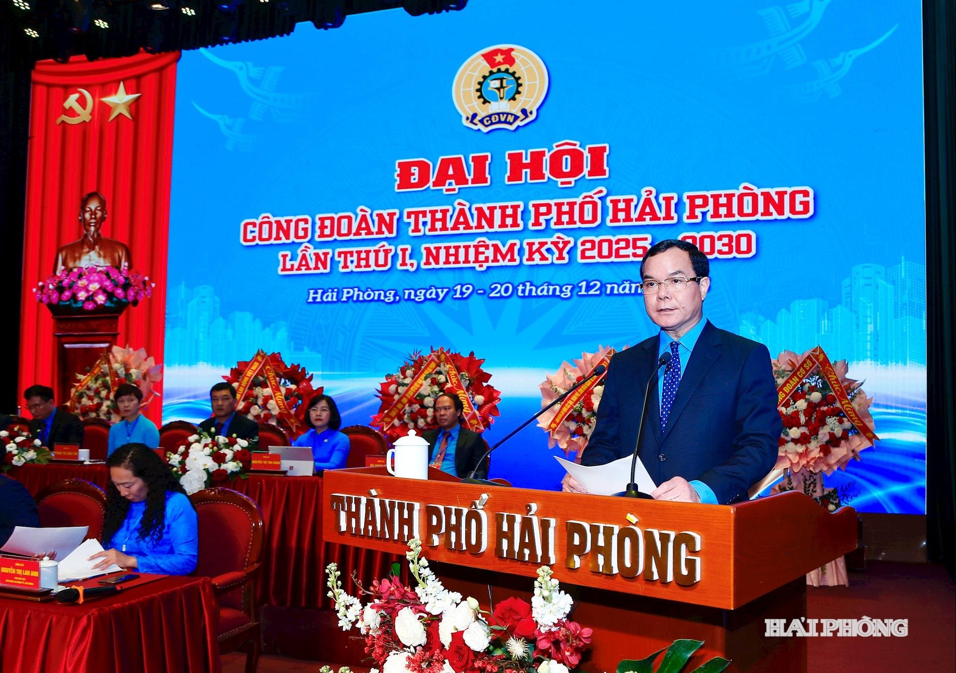 Đồng ch&iacute; Nguyễn Đ&igrave;nh Khang, Uỷ vi&ecirc;n Trung ương Đảng, Ph&oacute; chủ tịch Uỷ b&agrave; Trung ương Mặt trận Tổ quốc Việt Nam, Chủ tịch Tổng li&ecirc;n đo&agrave;n Lao động Việt Nam ph&aacute;t biểu chỉ đạo tại Đại hội.