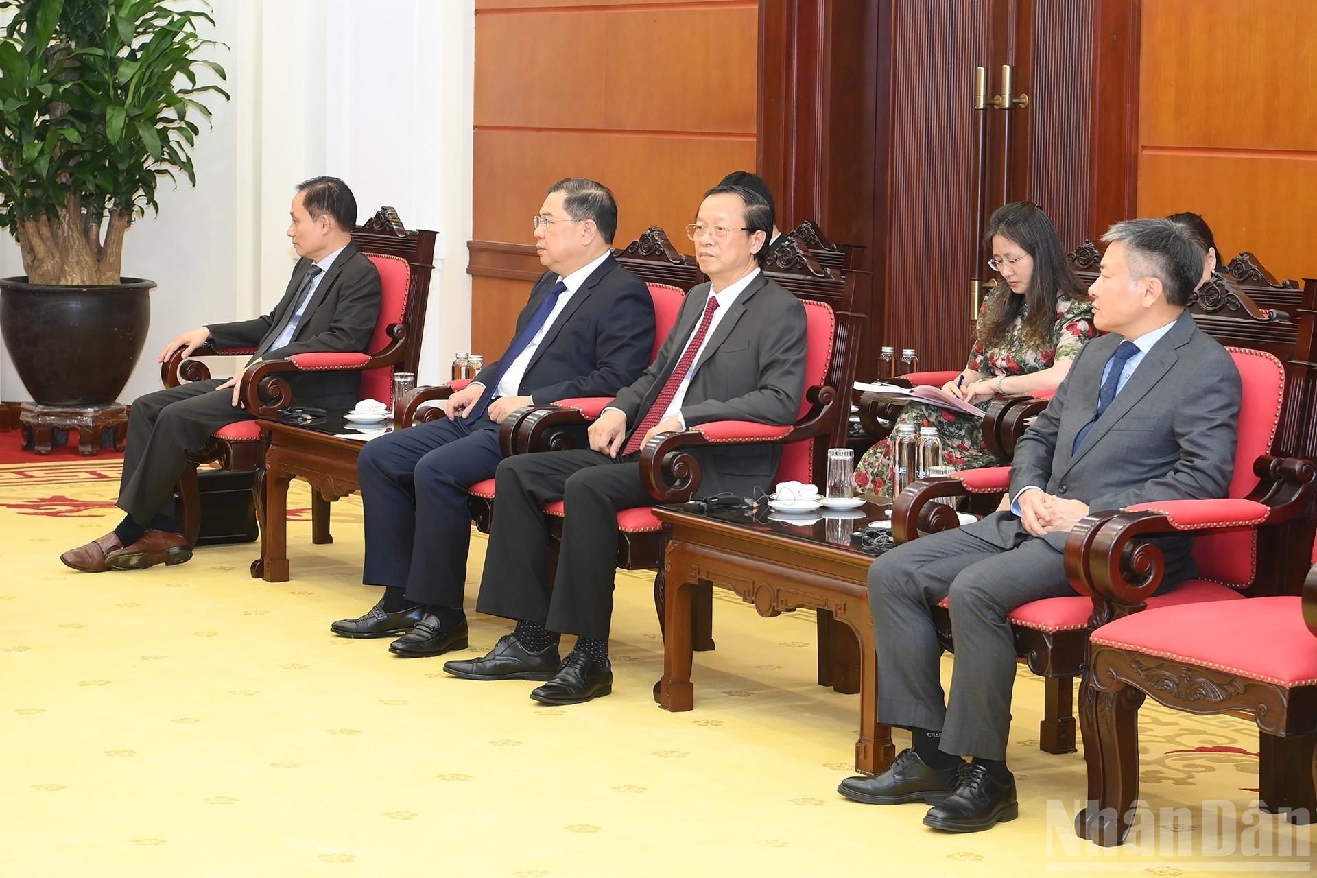 Các đại biểu Việt Nam tham dự cuộc tiếp. ndo_br_a7-bnd-4023.jpg