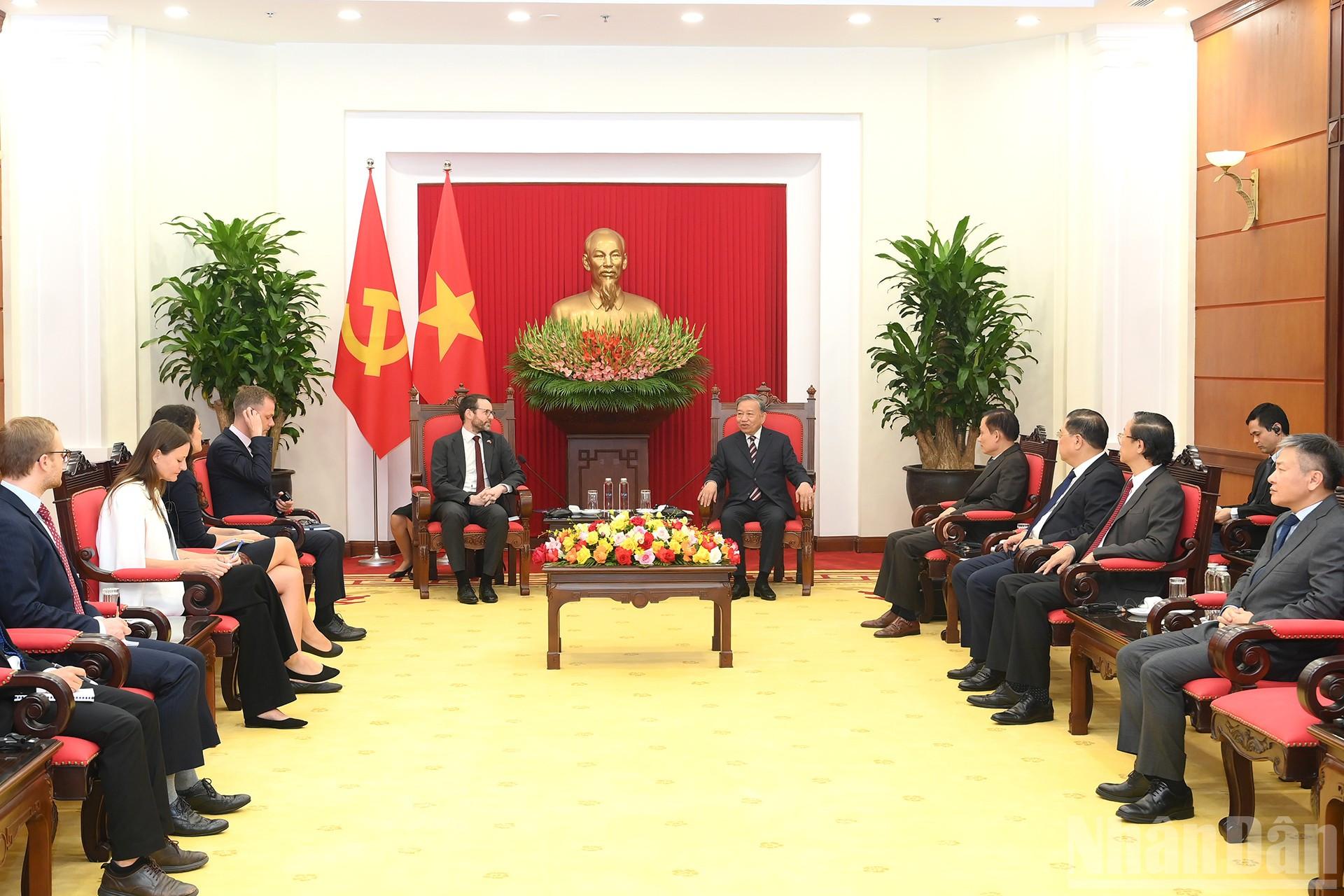 Quang cảnh cuộc tiếp tại Trụ sở Trung ương Đảng. ndo_br_a9-bnd-4008.jpg