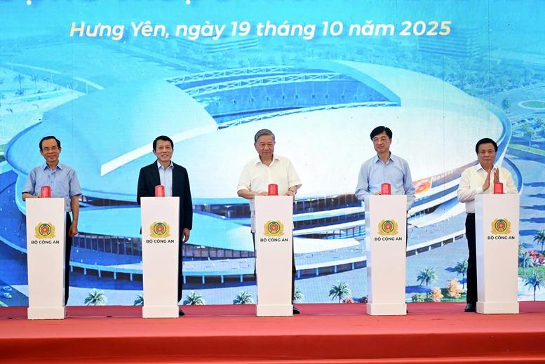 Tổng Bí thư Tô Lâm dự lễ khởi công xây dựng sân vận động tiên tiến hàng đầu thế giới- Ảnh 9. Tổng Bí thư Tô Lâm dự lễ khởi công xây dựng sân vận động tiên tiến hàng đầu thế giới- Ảnh 9.