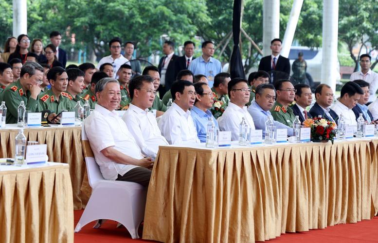 Tổng Bí thư Tô Lâm dự lễ khởi công xây dựng sân vận động tiên tiến hàng đầu thế giới- Ảnh 1. Tổng Bí thư Tô Lâm dự lễ khởi công xây dựng sân vận động tiên tiến hàng đầu thế giới- Ảnh 1.