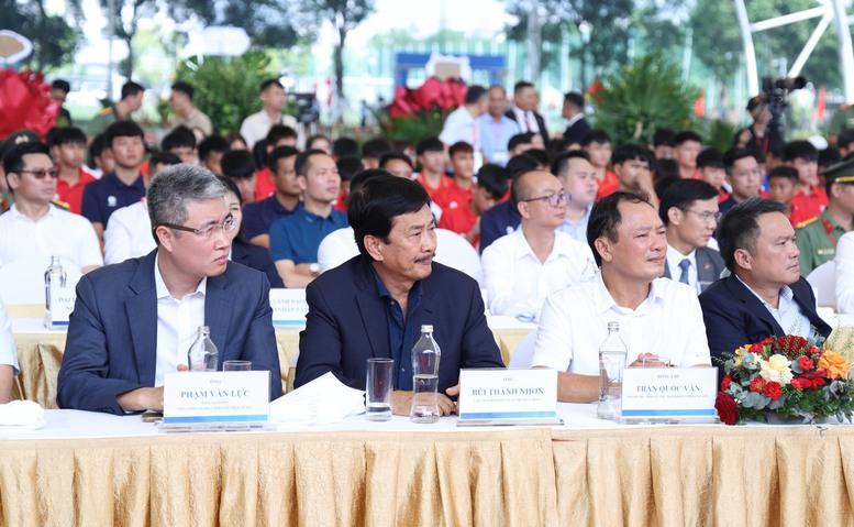 Tổng Bí thư Tô Lâm dự lễ khởi công xây dựng sân vận động tiên tiến hàng đầu thế giới- Ảnh 3. Tổng Bí thư Tô Lâm dự lễ khởi công xây dựng sân vận động tiên tiến hàng đầu thế giới- Ảnh 3.