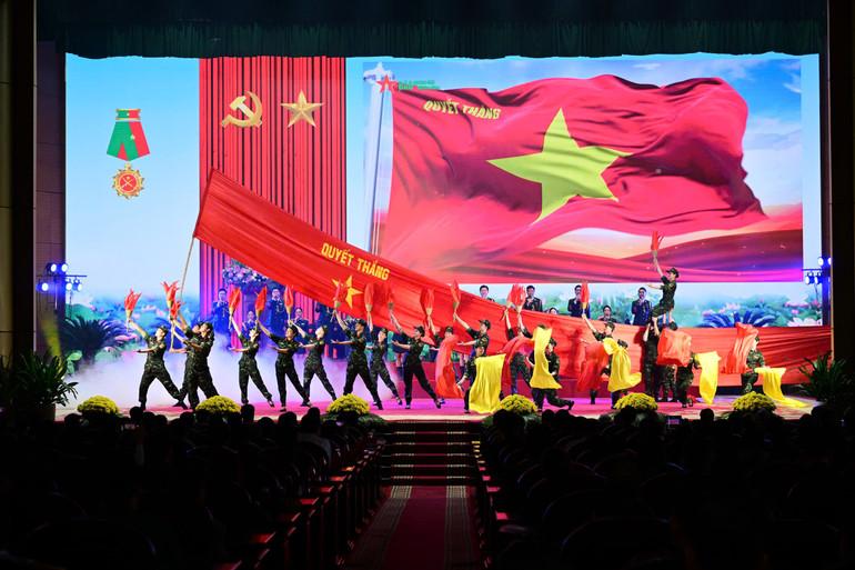 Tiết mục nghệ thuật chào mừng. z7136311678961-6ad0ba96a4aab673371210c317b84cbd.jpg