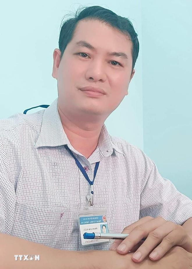 Giám đốc Trung tâm Dịch vụ tổng hợp xã Bom Bo Phạm Anh Tuấn cho rằng cần xây dựng môi trường văn hoá lành mạnh, văn minh gắn với xây dựng, hoàn thiện con người mới Việt Nam xã hội chủ nghĩa. (Ảnh: TTXVN phát) ttxvn-0511-dang-vien-dong-nai-gop-y-2.jpg